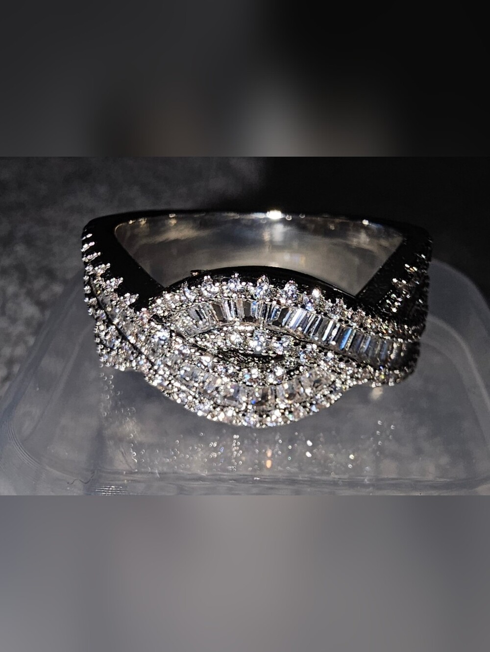 Luxury Twist Design Cubic Zirconia Cocktail Ring - Silver Tone Sz 7 NWT